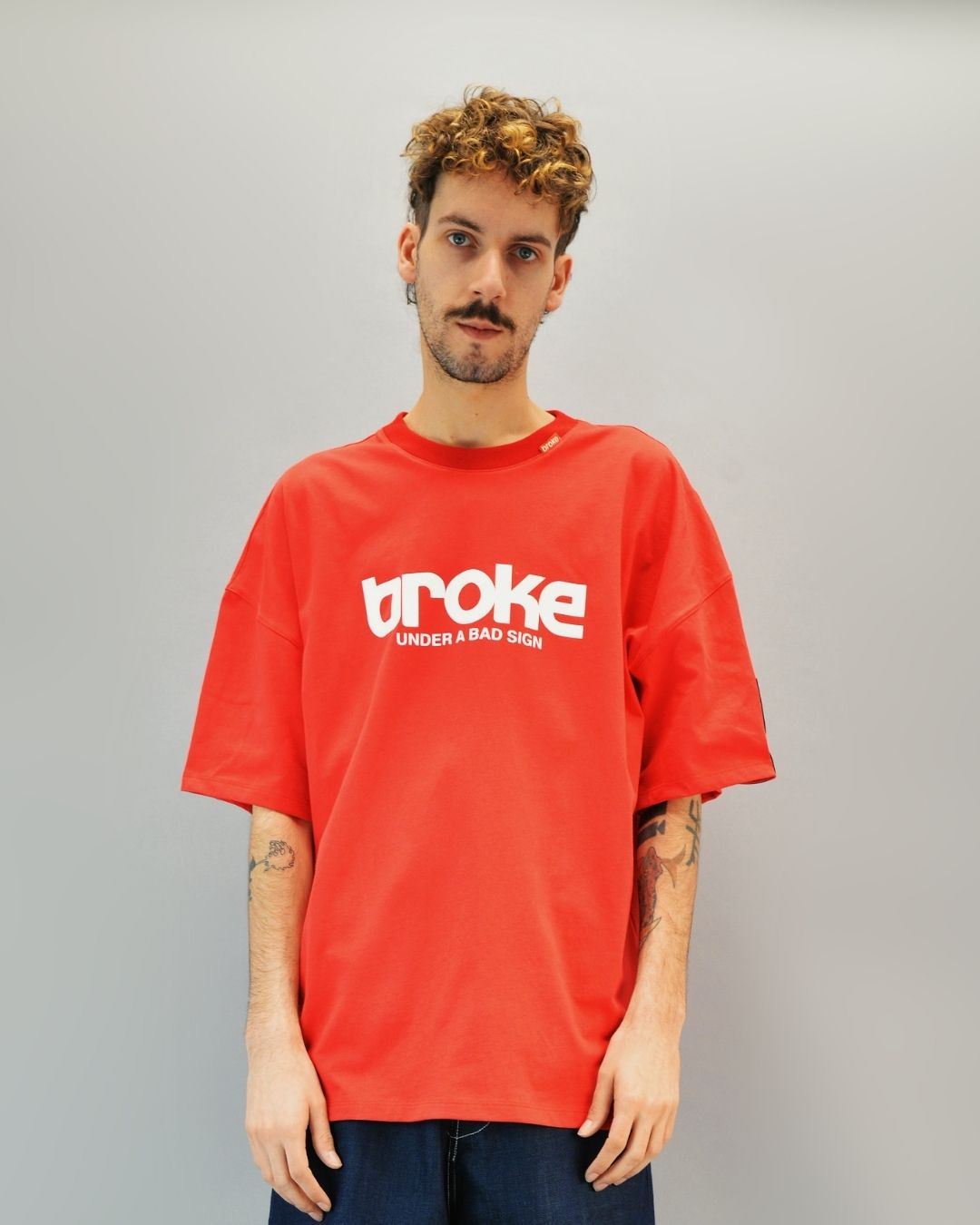 ISTITUTIONAL OVER RED - Tee
