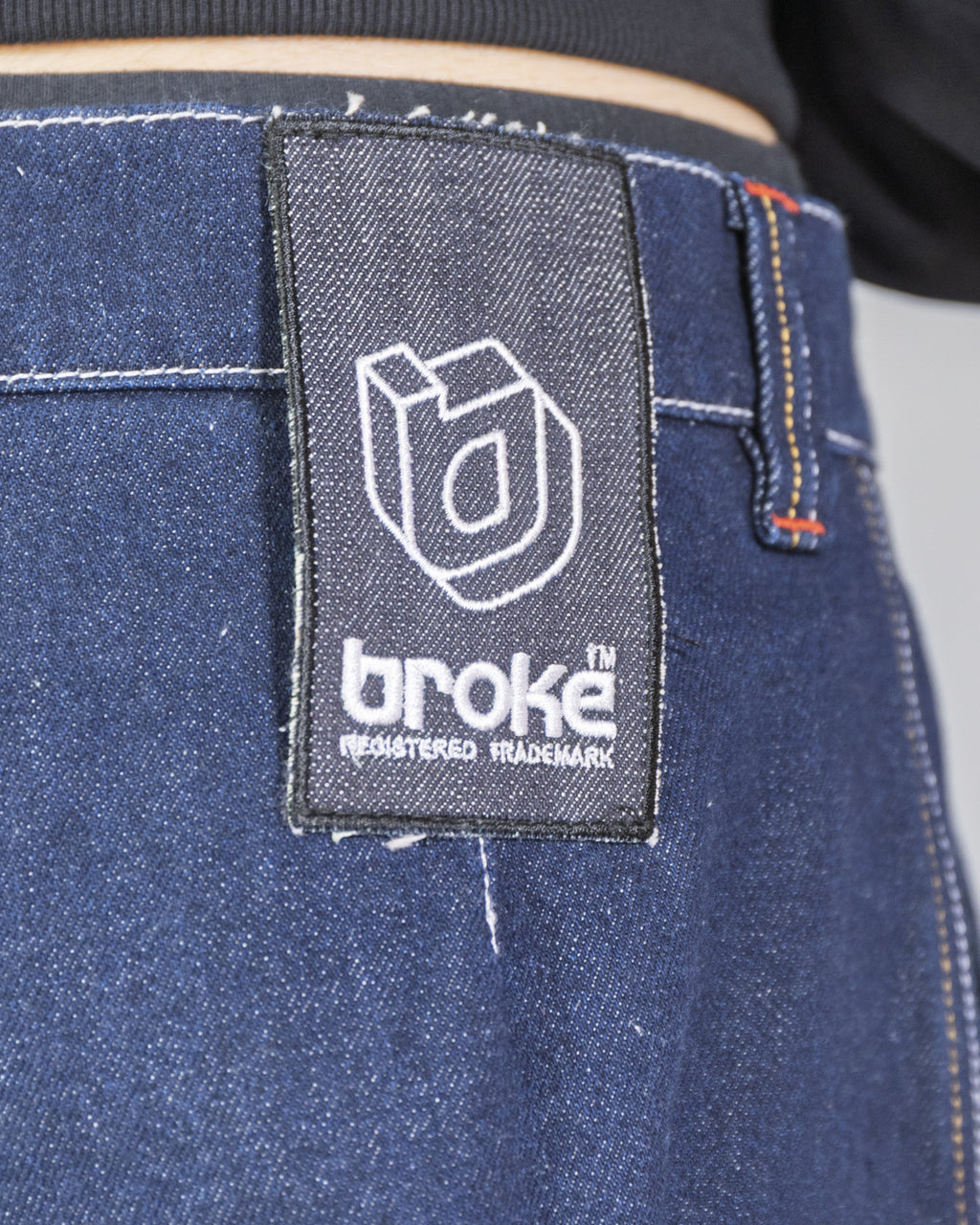 Pantalon Dikye en gabardine grise 