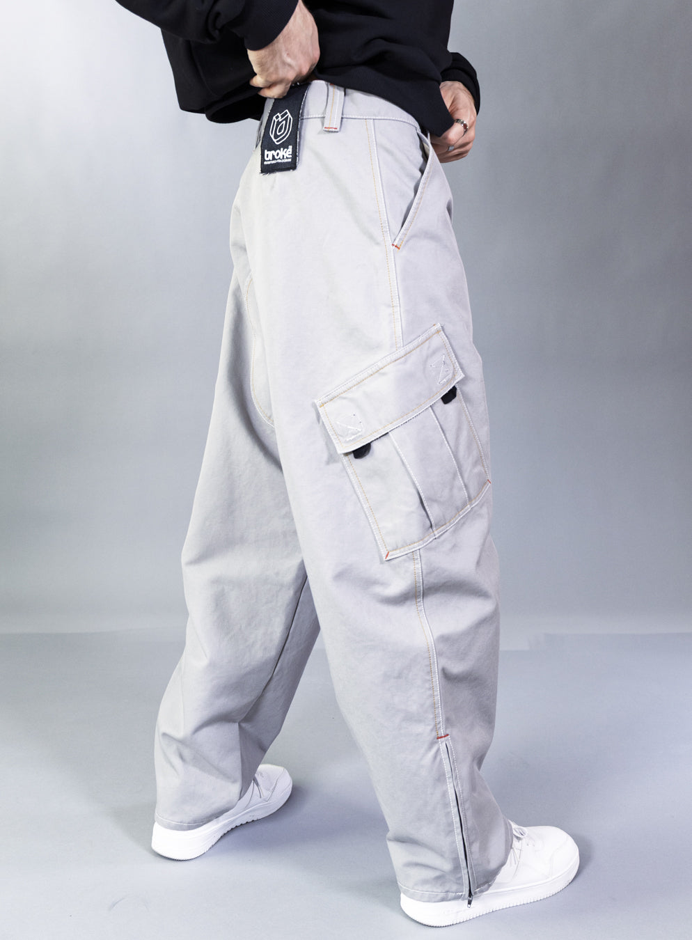 Dikye-Hose aus grauer Gabardine 