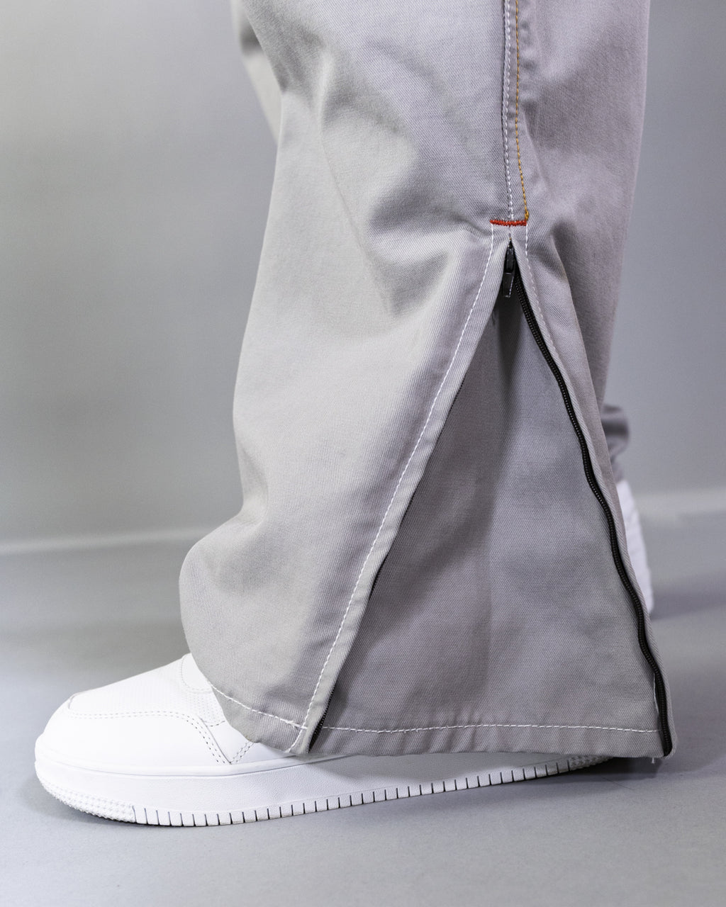 Dikye-Hose aus grauer Gabardine 