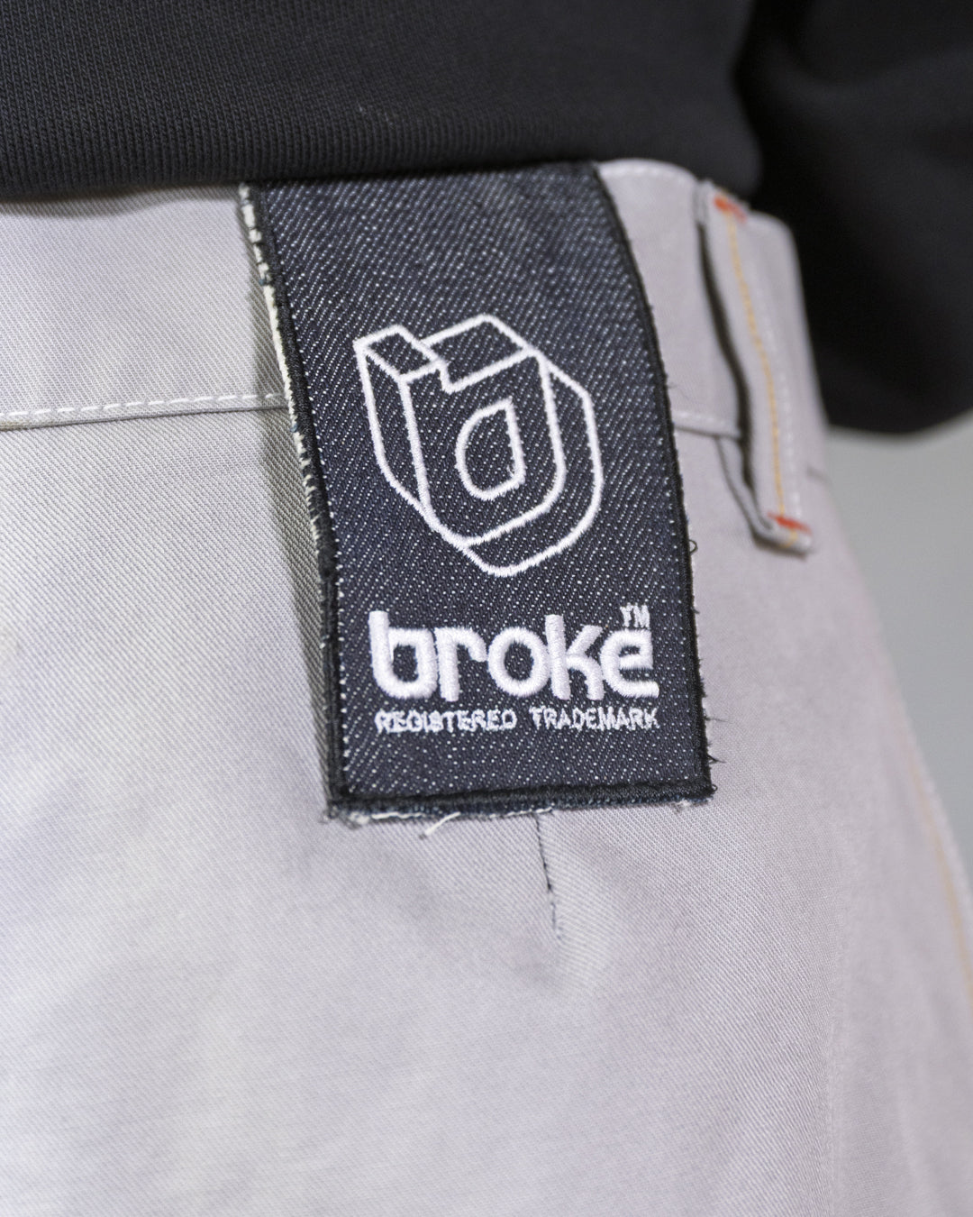 Pantalon Dikye en gabardine grise 