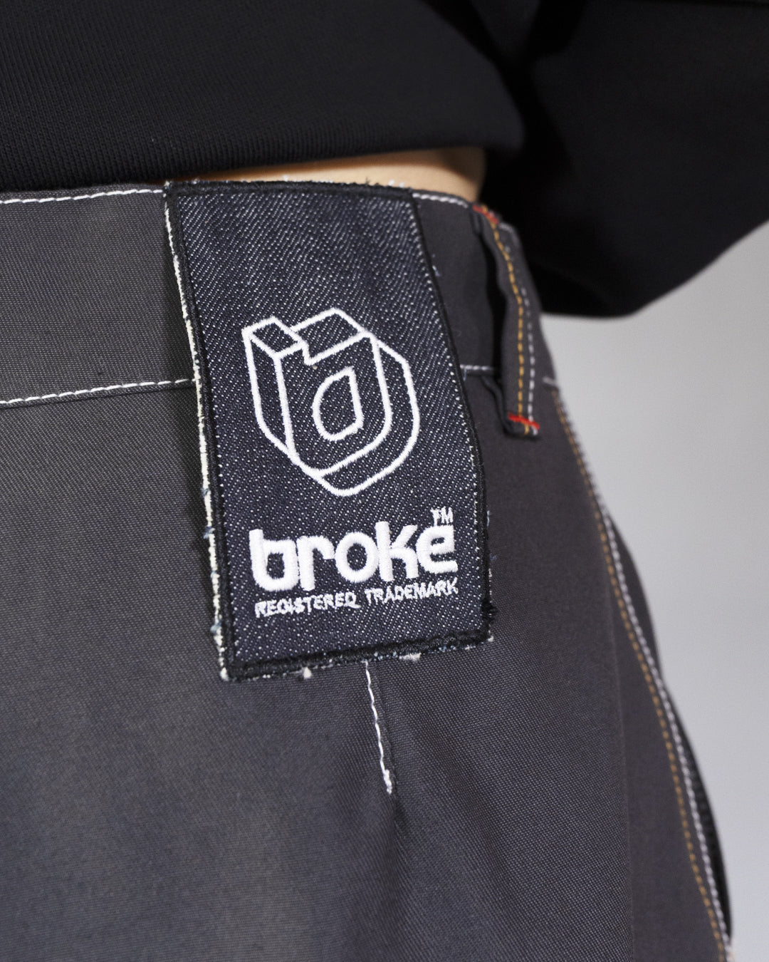 Pantalon Dikye en gabardine grise 