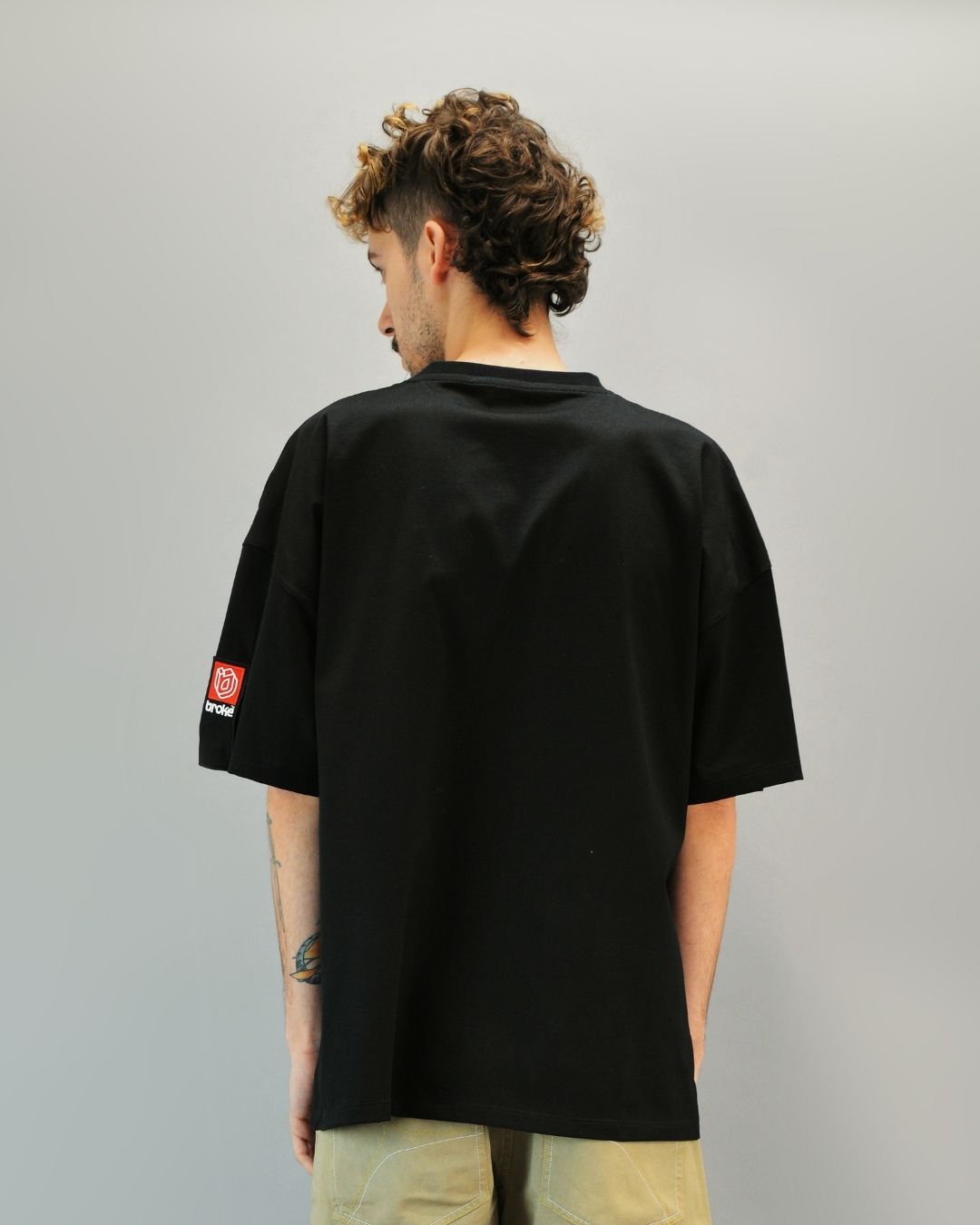 ISTITUTIONAL OVER BLACK - Tee