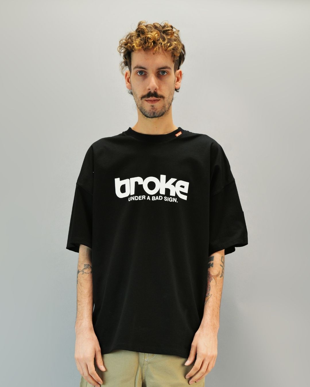 ISTITUTIONAL OVER BLACK - Tee