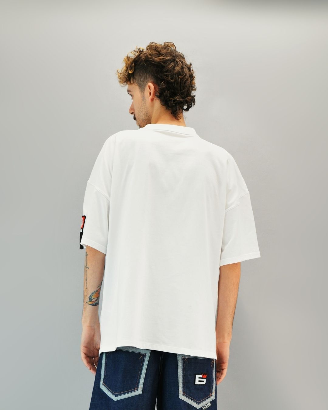 ISTITUTIONAL OVER WHITE - Tee