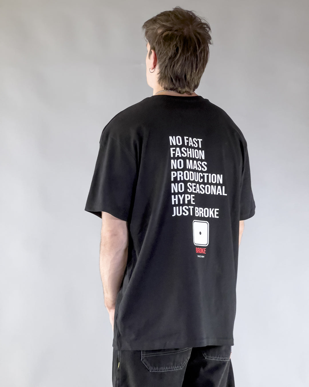 T-Shirt Nera – Broke Manifesto